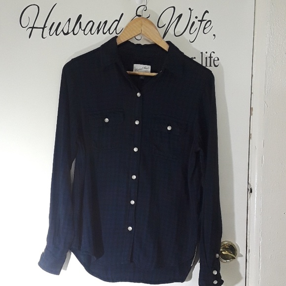 Cozy blue plaid Long Sleeve Drapey Shirt 🧥❄️☃️ - Picture 2 of 8